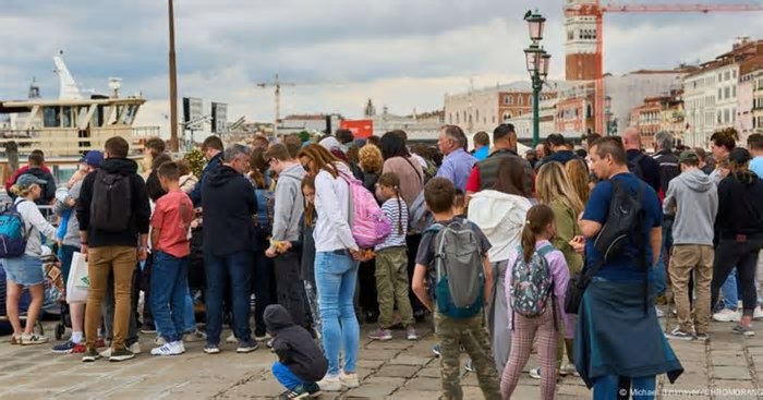O que fazer quando o turismo se torna um problema?
