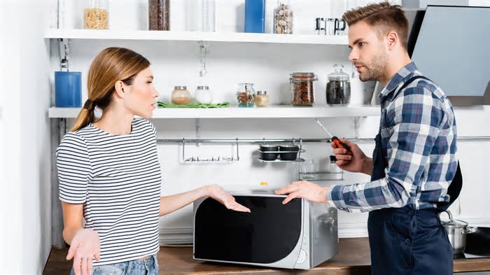 Micro-ondas causa câncer? Veja o que a ciência diz