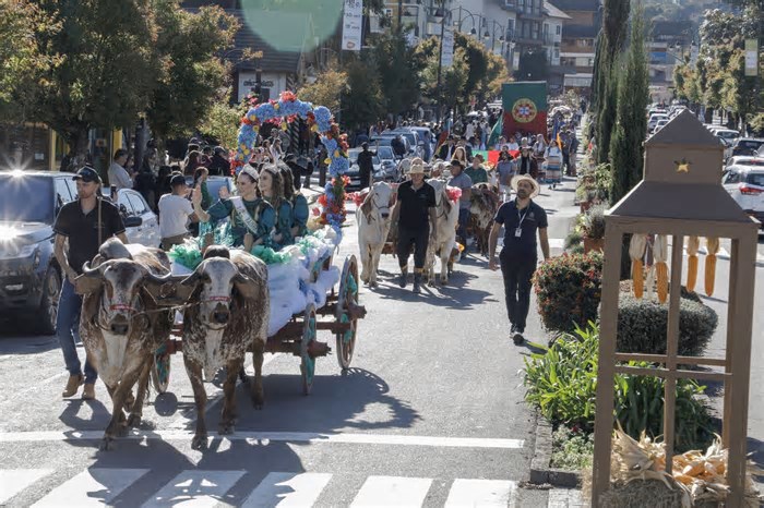 FESTA DA COLÔNIA: Últimos dias de programação com destaque para o desfile de carretas e escolha da nova corte do evento