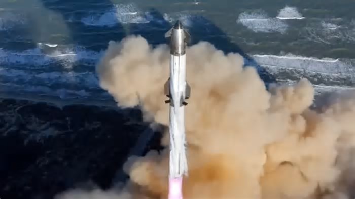 SpaceX explica motivo da explosão do foguete Starship em 8º teste de voo