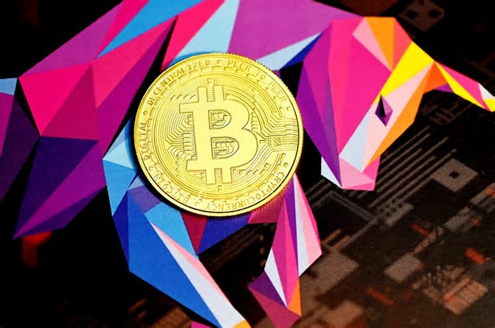 Bitcoin sobe novamente e acumula ganhos de 6% em 7 dias; ether dispara 28%