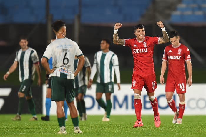 Huracán vence Racing-URU e deixa Corinthians mais longe de vaga direta às oitavas