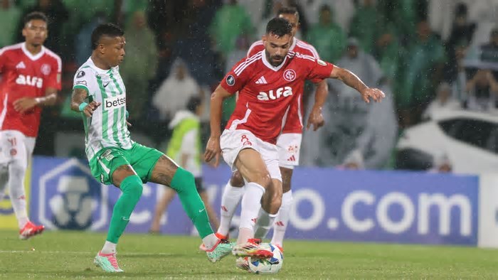 Internacional perde para o Atlético Nacional e se complica na Libertadores