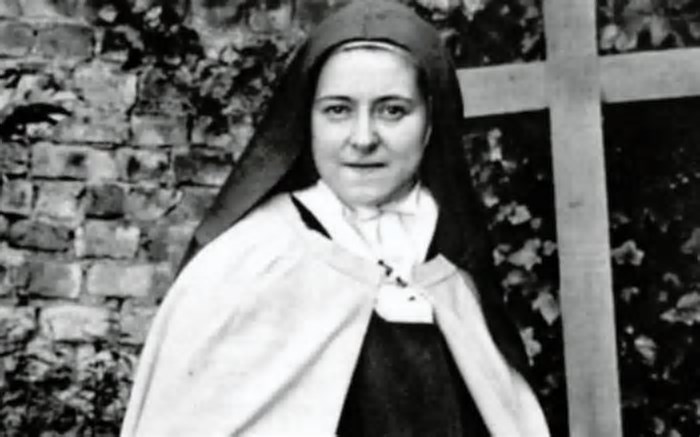 Santa Teresinha guia corações para Deus 100 anos depois da canonização
