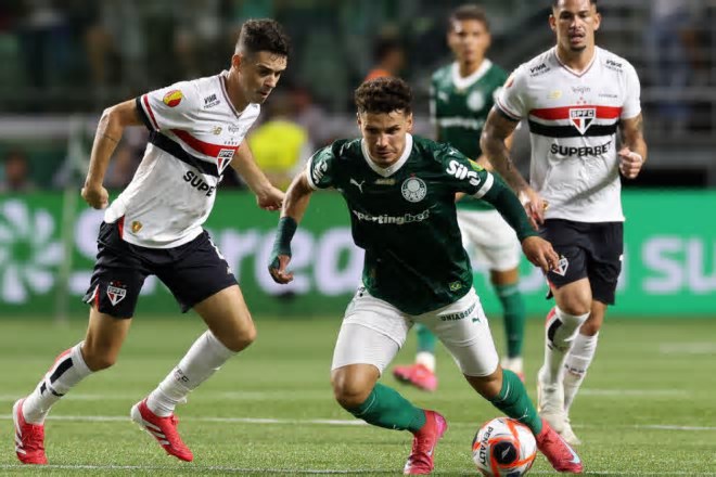 Palmeiras lidera e Flamengo tem o melhor ataque: início do Brasileirão 2025 revela equilíbrio e surpresas