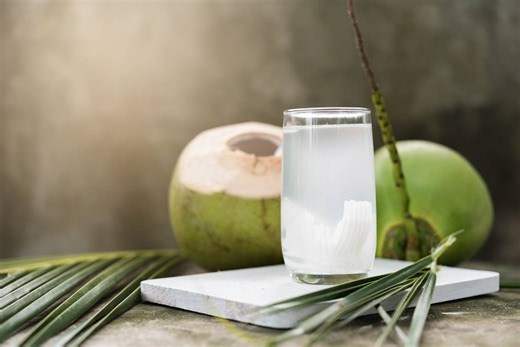 Veja benefícios à saúde de incluir a água de coco na dieta