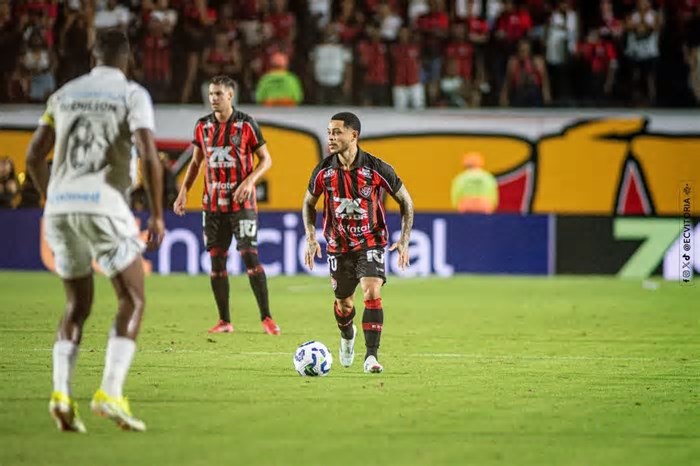 Matheuzinho retorna de suspensão e reforça Vitória contra o Santos