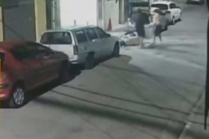Vídeo: ex aparece carregando corpo de mulher antes de jogá-la no Tietê