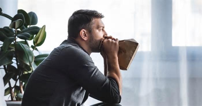 Preocupado demais com doenças? Isso pode ser um transtorno psicológico — e tem tratamento