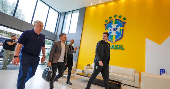 Carlo Ancelotti visita a Granja Comary, prova churrasco e elogia estrutura: ‘Muito bem organizado’
