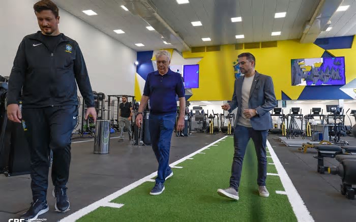 Ancelotti conhece CT da Seleção e prova churrasco na Granja Comary