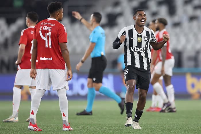 Palmeiras e Atlético vencem nos acréscimos, Cruzeiro e Botafogo goleiam no Brasileirão
