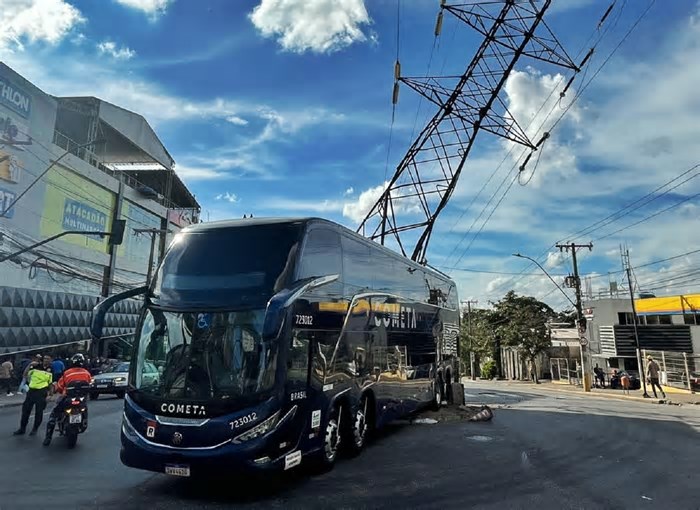 Veja fotos do acidente que atingiu torre de energia e afeta fornecimento na Grande BH