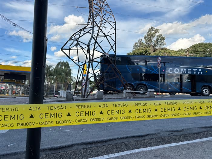 Estrutura provisória será colocada na base da torre de energia danificada por ônibus na Grande BH