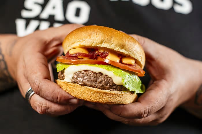 Onde comer no Dia do Hambúrguer? Veja as melhores dicas para curtir a data em BH