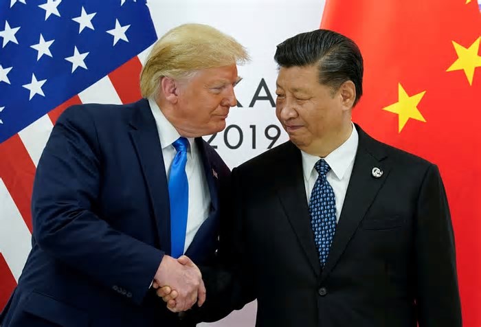 EUA e China retomam negociações comerciais em meio a tarifas recordes e tensão global
