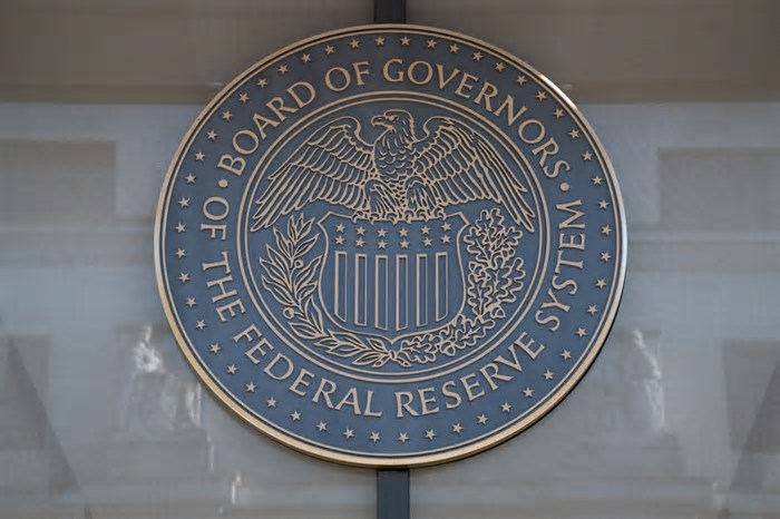 Fed, o banco central americano, mantém juros no mesmo patamar em meio a guerra tarifária de Trump