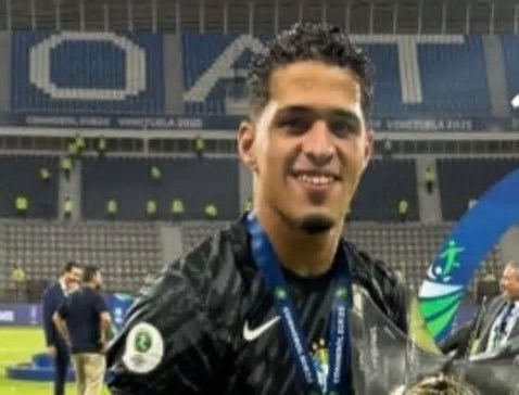 Campeão sul-americano, goleiro cria do Atlético-MG ganha espaço no profissional