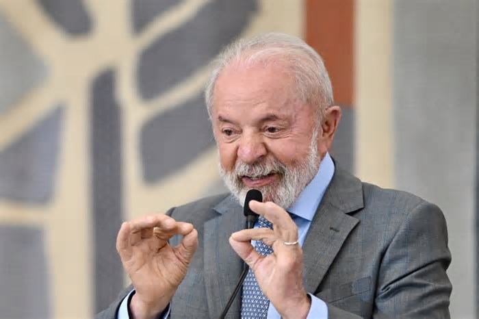 Lula critica governador de SC e diz que bolsonaristas ‘só sabem mostrar metralhadora’