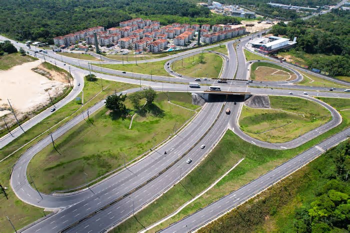 Obras do Governo do Amazonas ampliam capacidade viária em Manaus