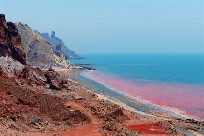 “Surreal”: este incrível fenómeno acontece na famosa “Praia Vermelha” e não é sangue nem poluição