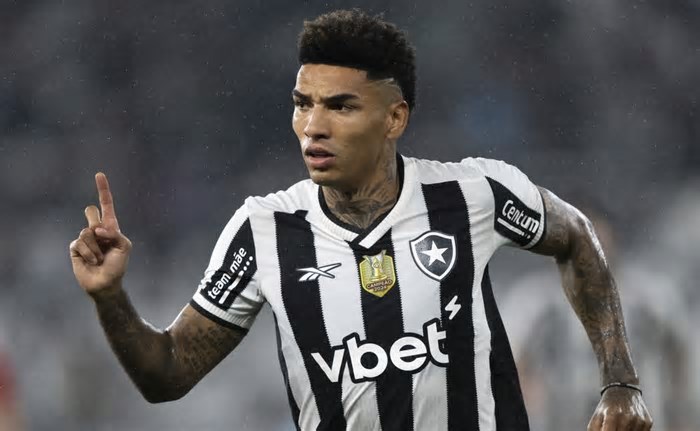 Botafogo goleia o Internacional no Nilton Santos e sobe na tabela do Brasileirão Betano