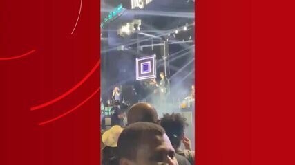 Vídeo mostra momento em que Marrone cai do palco durante show e bate a cabeça