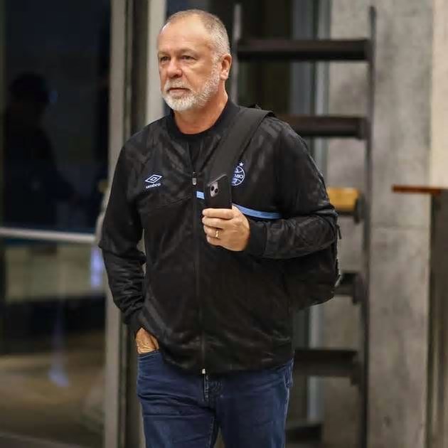 Familiares de Mano Menezes, técnico do Grêmio, morrem em acidente no RS
