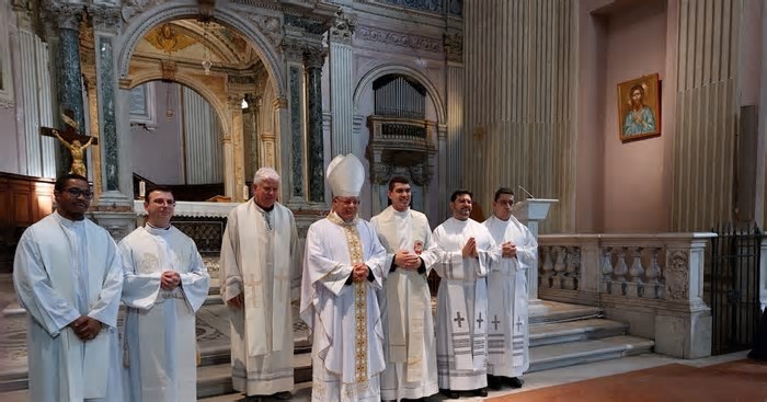 Quem são os cardeais brasileiros que votam no conclave