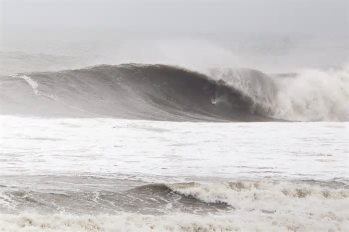 Ressaca marítima com ondas de até 3 metros alerta litoral de Sergipe até segunda-feira (19)