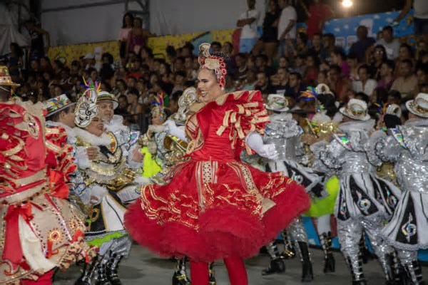 Quadrilhão volta às ruas do Recife e dá início ao São João da cidade