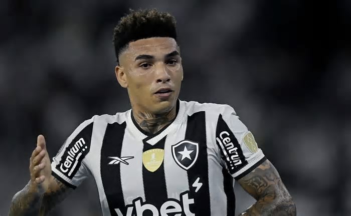Igor Jesus ainda não está convicto sobre saída do Botafogo e irá se reunir com a família