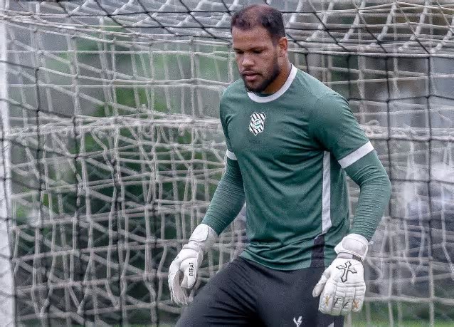 Figueirense terá mudança no gol para duelo em Campinas