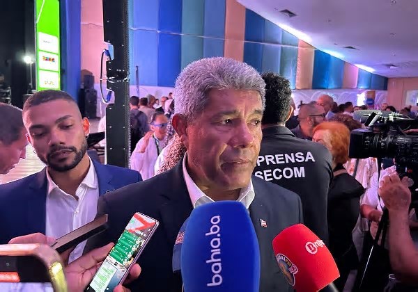 Jerônimo rebate críticas sobre viagem à China e anuncia doação de parque tecnológico para produção de vacinas na Bahia