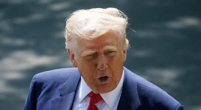 Guerra na Ucrânia. Trump vai falar com Putin e Zelensky