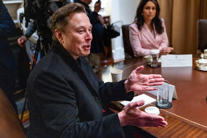 Musk Still Thinks Mars Is a Go for 2026, Despite Starship’s Epic Losing Streak
