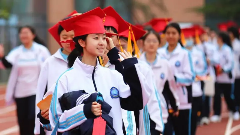 Os estudantes chineses rejeitados nos EUA e na China por temores de que sejam espiões