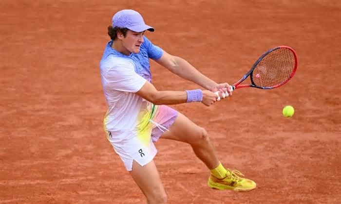Jogo de João Fonseca contra rival francês em Roland Garros será disputado em quadra secundária