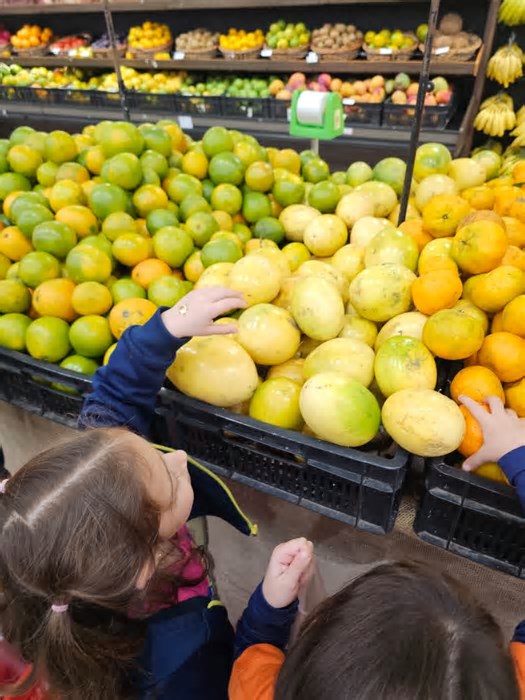 Aprendizado do dia a dia: “Lugar de criança é no supermercado e na cozinha”, diz educadora