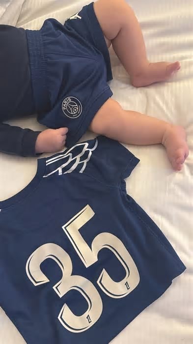 Esposas de jogadores brasileiros demonstram apoio na final da Champions League 2025