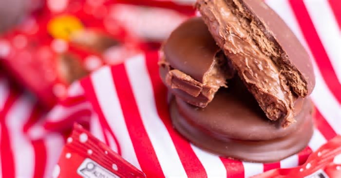 Fábrica de alfajores inundada há um ano em Porto Alegre faz collab com multinacional