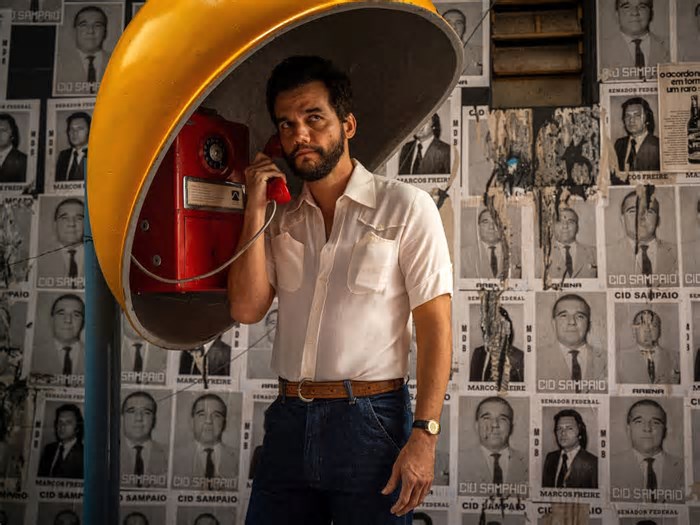 “O Agente Secreto”, de Kleber Mendonça Filho, estreia com 100% de aprovação no Rotten Tomatoes