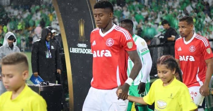 Abalada, defesa do Inter preocupa Roger e pode ser poupada no Brasileirão