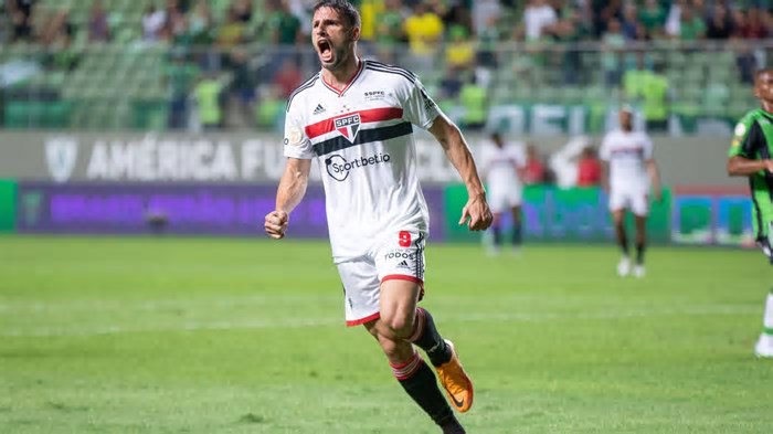 São Paulo fc testa formações e tecnologia para temporada 2025
