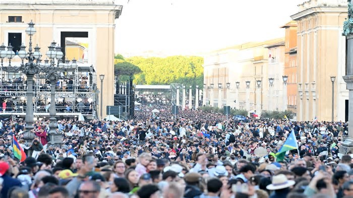 Roma e os negócios dos Papas: Impacto de meio bilhão com funerais e conclave