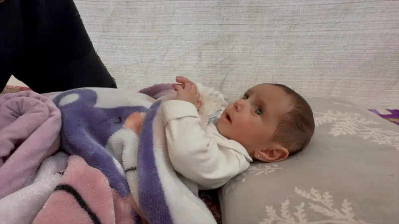 A bebê de Gaza enviada de volta à zona de guerra após cirurgia no coração