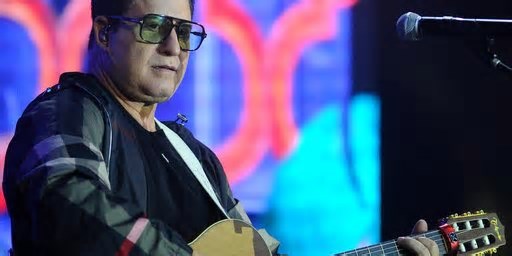 Marrone teve cinco costelas trincadas e passou por cirurgia após queda de palco