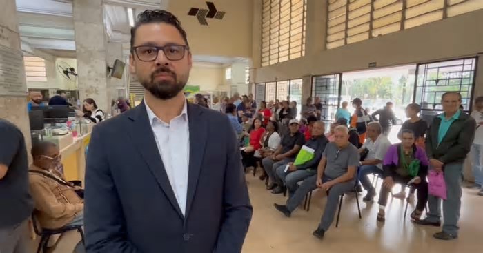 Fraude do INSS: sistema registra lentidão, e fila continua na agência dos Correios do Centro de BH