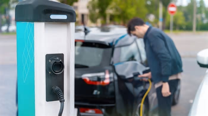 Você pode carregar seu carro elétrico no condomínio?
