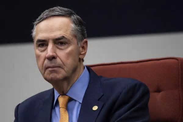 Barroso defende voto distrital misto e diz que Brasil está maduro para mudar sistema eleitoral